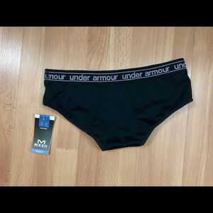 Under Armour Mesh Hipster
Size: Small
Condition: New with Tags